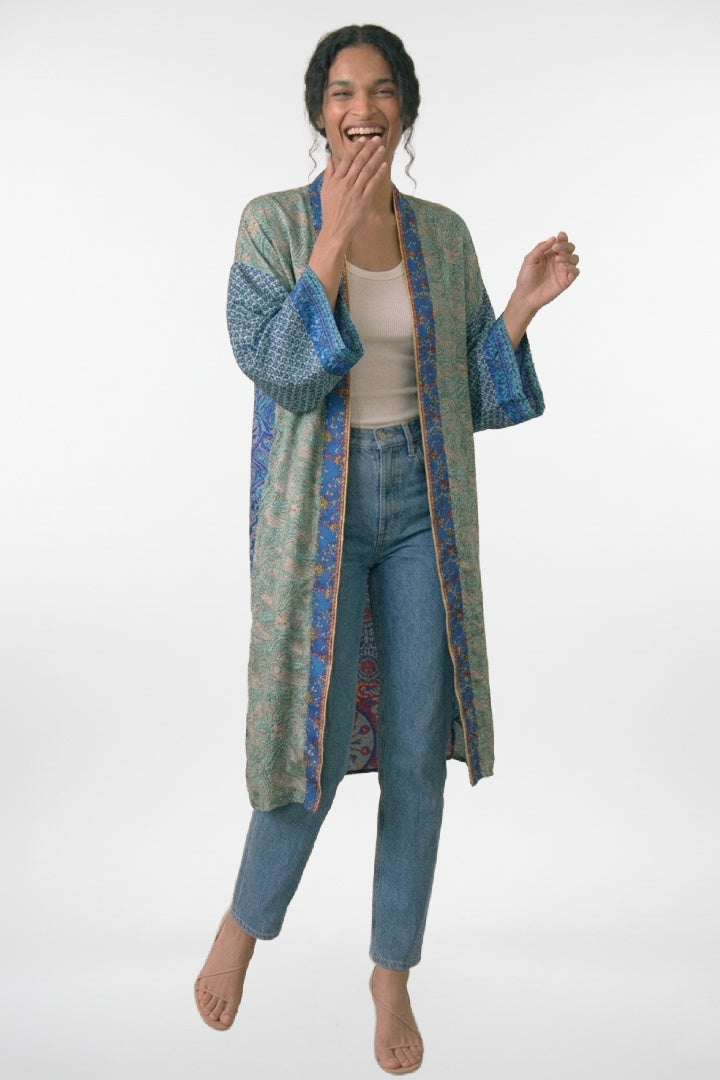 Kimono Hillside de talle alto y mangas anchas.