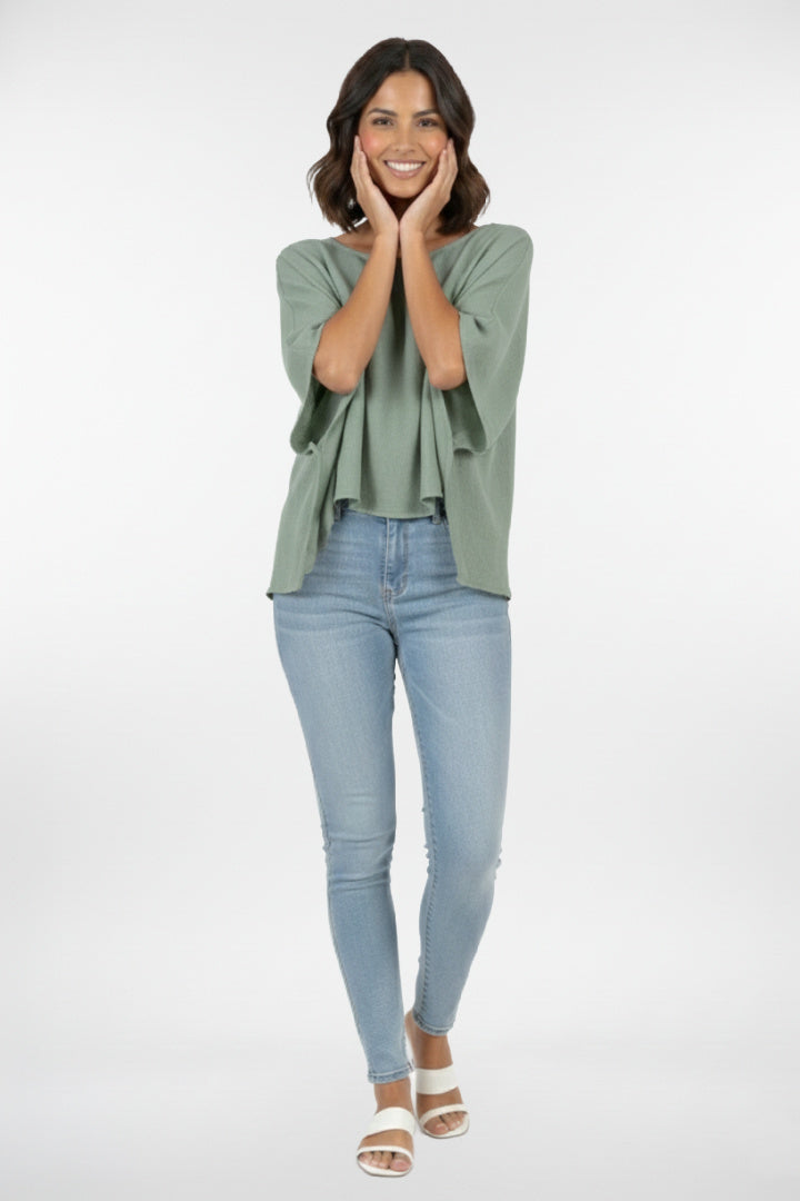 Top de lino con hombros caídos