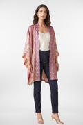 Kimono paisible, style traditionnel rehaussé.
