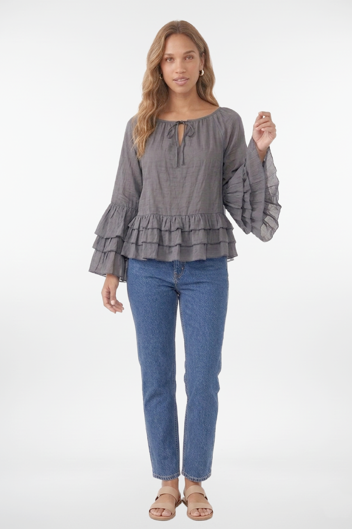 Blusa con volantes y hombros descubiertos