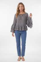 Blusa con volantes y hombros descubiertos