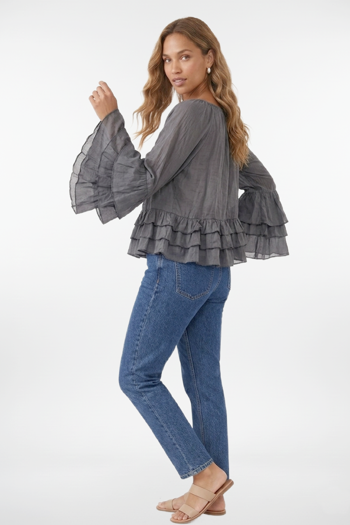 Blusa con volantes y hombros descubiertos