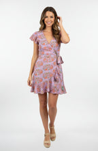 Vestido corto cruzado de estilo caprichoso