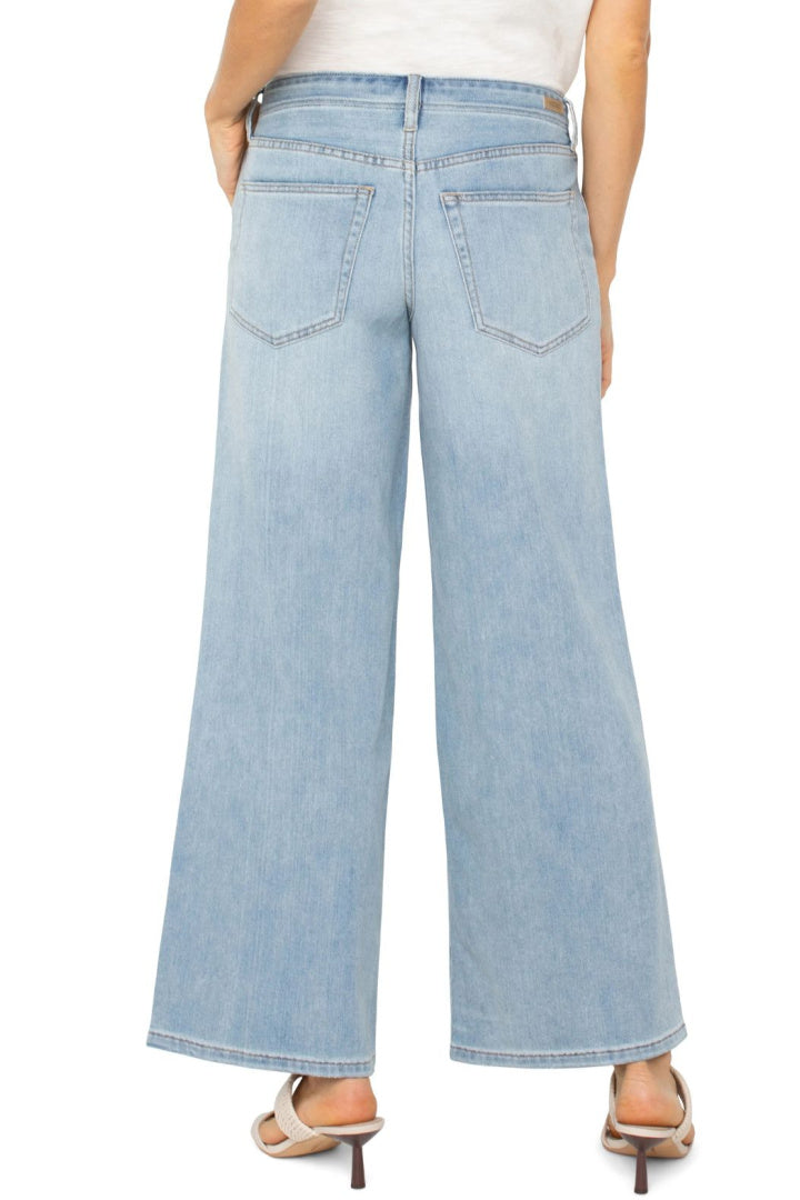 Weekender Wide Leg Light Wash
