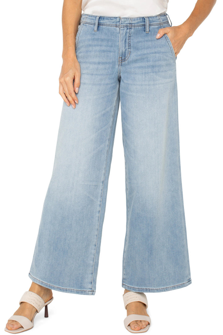 Weekender Wide Leg Light Wash