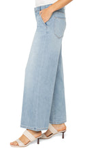 Weekender Wide Leg Light Wash